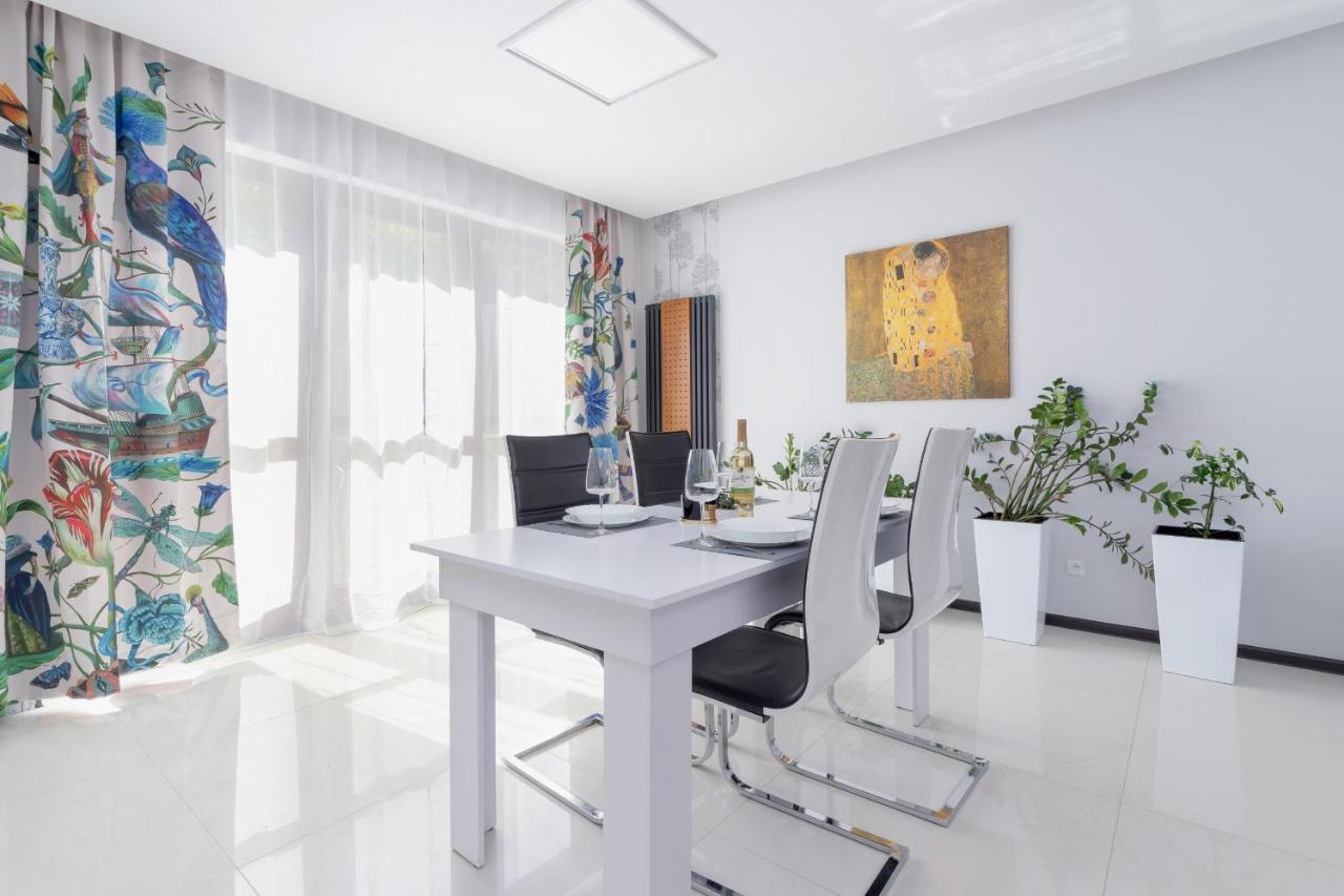 Wonderful Apartment Garden Residence By Noclegi Renters Cracóvia Exterior foto