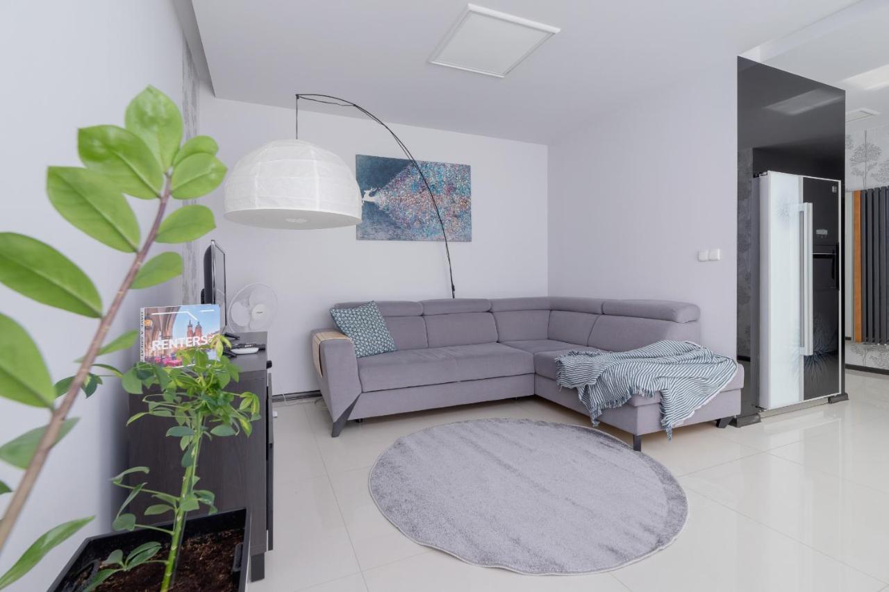 Wonderful Apartment Garden Residence By Noclegi Renters Cracóvia Exterior foto